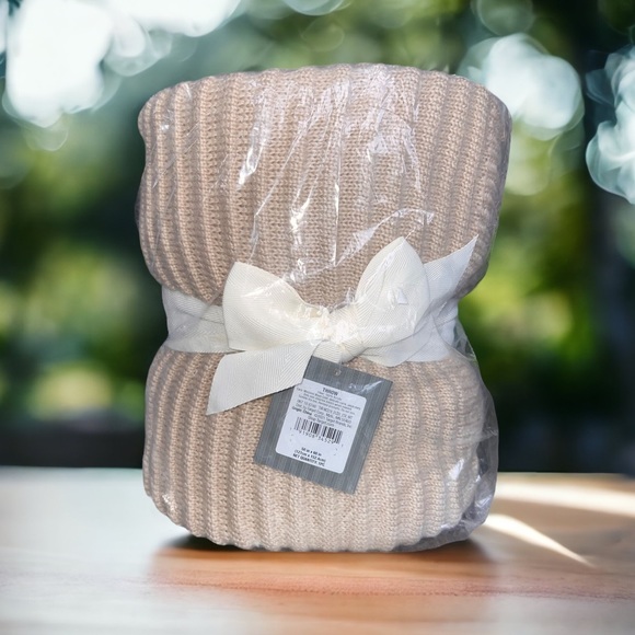 NWT Rib Knit Reversible Throw Blanket Neutral -Threshold™ - Picture 2 of 5